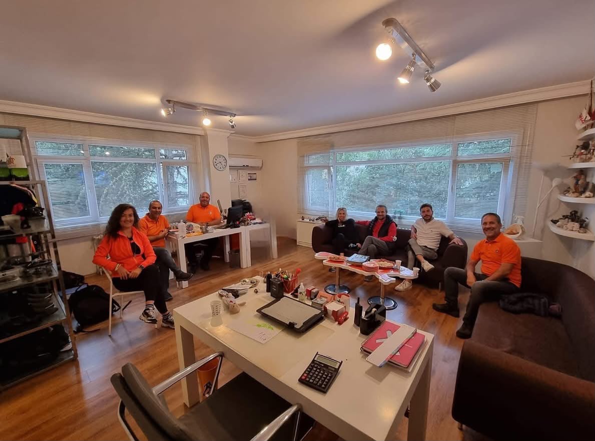 Deepist Istanbul office with instructors and candidates