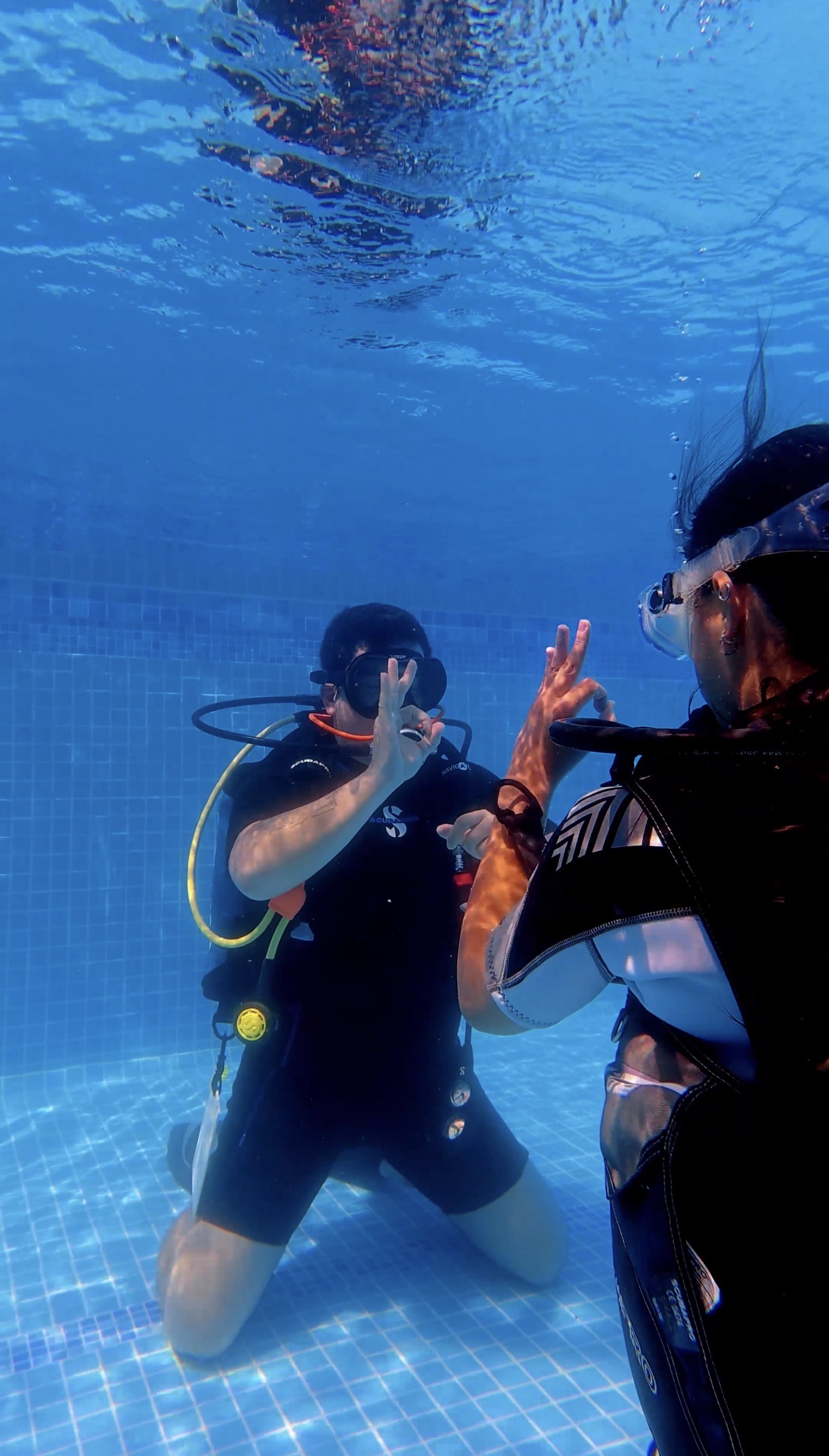 Underwater coaching during a Deepist pool session